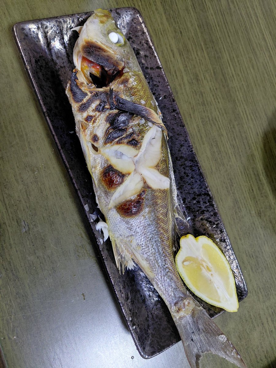 oosakaYR72's tweet photo. 今夜はイサキのムニエル、塩焼き、荒汁 https://t.co/EhsYsgrm05