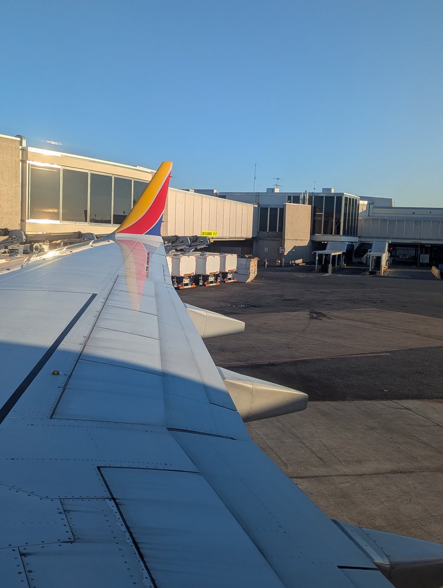Muslim_Scientst's tweet photo. Heading home from #MSLM26 with a grateful heart &amp; renewed purpose. I feel energized to pursue scientific progress and pray the same for every student &amp; professional who attended.

May Allah enable us to fulfill the desires of our beloved Khalifatul Masih (aba), Ameen. 

@MSLM2025 https://t.co/5BL69O737b
