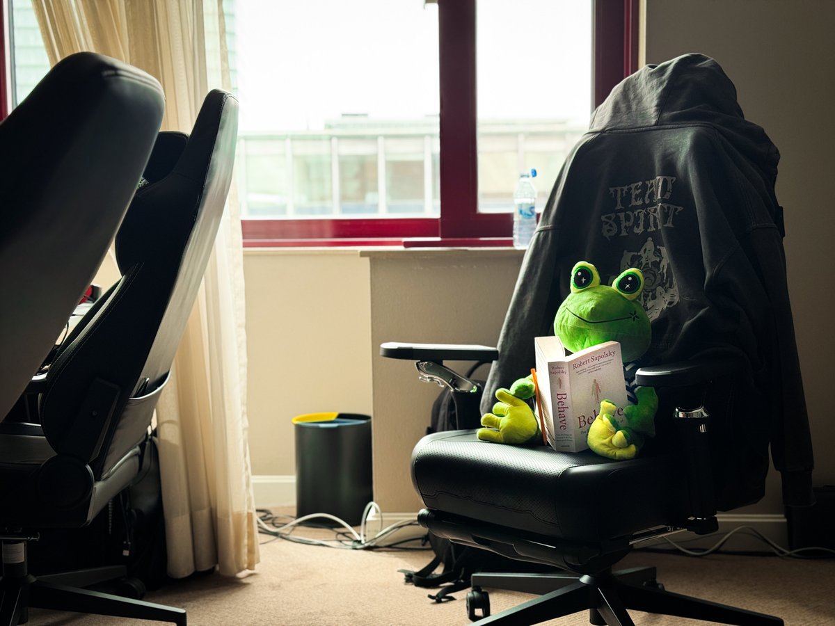 Hency_Heccu's tweet photo. You walk into the @Team__Spirit practice room early in the morning and see this:

Do you think this might be the secret behind Jab Jabich’s success, @ESLCS?🐸 https://t.co/j4ymvzZbz3