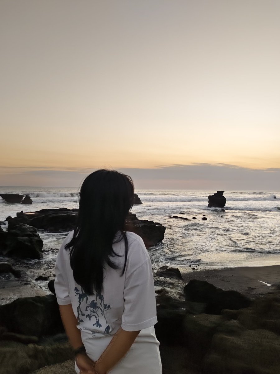 tatadims's tweet photo. Sunset di Bali akhir akhir ini clean sky banget🫶🏻 

📍Pantai Kutikan. https://t.co/VE4mR1VW6r