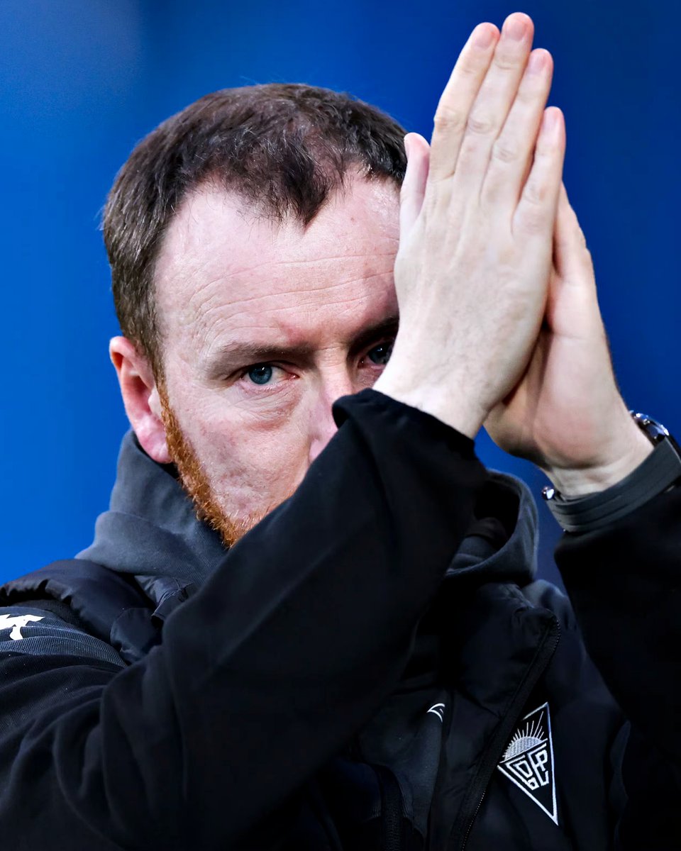 B24PT's tweet photo. Ian Cathro deixa o Estoril e é o novo treinador do Saint-Étienne, informa @abolapt https://t.co/4DHiAzR7d5