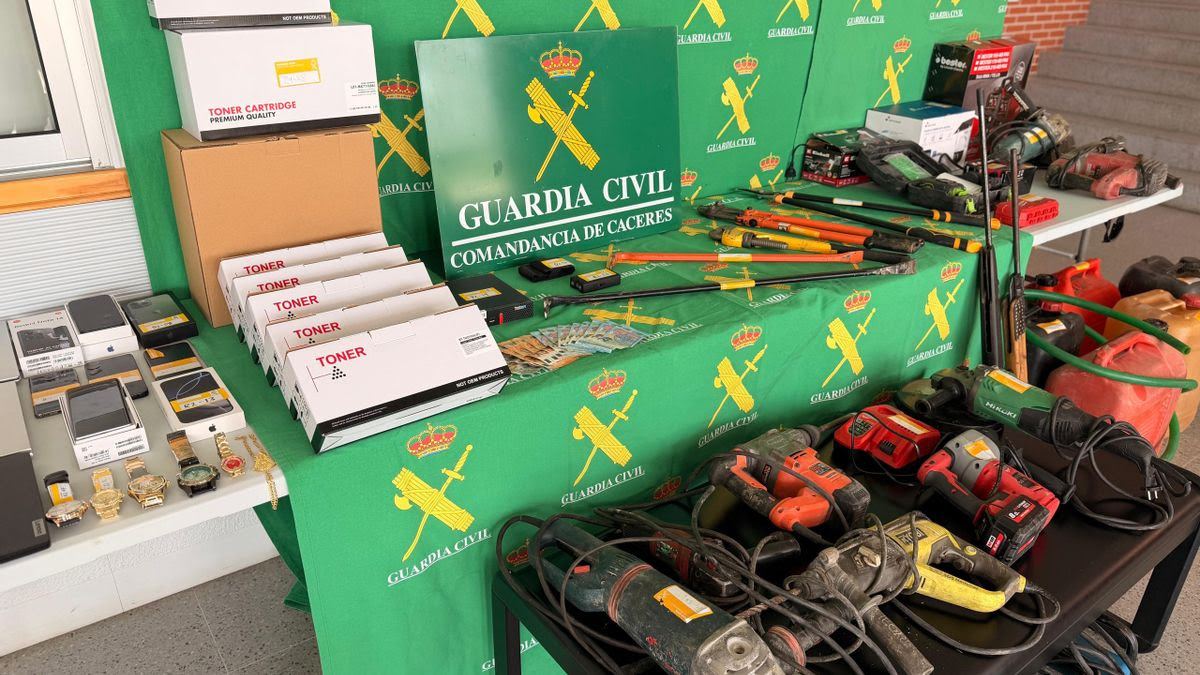 _IGC_'s tweet photo. La Guardia Civil desarticula una organización criminal responsable de 37 robos en Extremadura y un botín de más de 340.000 euros https://t.co/ZmRrRLYxJL vía @eldiarioex https://t.co/f7fVpBLH5K