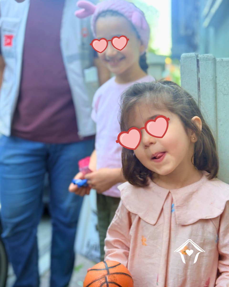 iyilikhane's tweet photo. Yetim ve ihtiyaç sahibi çocuklara  zekat ve sadakalarınızı sevgiyle ulaştırıyoruz.❤ https://t.co/U1oRBbmJsr