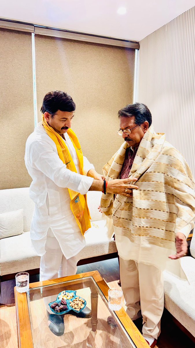 ManojTiwariMP's tweet photo. प्रदेश अध्यक्ष बनने के बाद आज हर्ष मल्होत्रा जी का हमारे आवास पर आना हुआ.. विभिन्न संगठनात्मक विषयों, जनकल्याणकारी योजनाओं तथा समसामयिक मुद्दों पर विस्तृत एवं सार्थक चर्चा हुई।
        सबका साथ सबका विकास के प्रणेता प्रधानमंत्री नरेंद्र मोदी जी और बीजेपी अध्यक्ष नितिन नवीन जी के नेतृत्व में जन जन का हृदय जीतना ही हमारा उद्देश्य है। @narendramodi @NitinNabin @hdmalhotra 
#12YearsOfModiGovernment #BJP #ViksitBharat