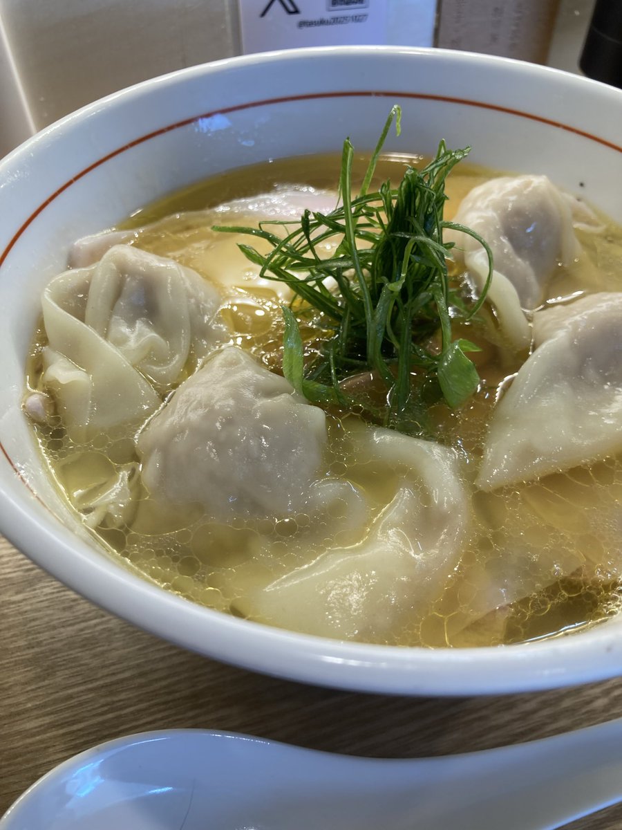 qiuchi_menten's tweet photo. #中華そばたすく＠東金
ワンタン中華そば塩＋九条ネギ＋チャーシュー丼を。
ここの濃い鶏スープが刺さっています。

スープを湯煎で保温する窯欲しいな〜 https://t.co/Fz1NX8fgSY