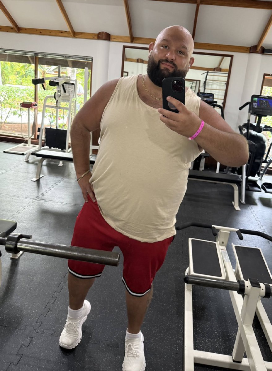 DADDYbearKHALED's tweet photo. To everyone complaining about my weight: I’m down 24 lbs of fat, up 9 lbs of muscle, and still getting bigger. 🐻
I like being big. I want to be big. And I’m happy with myself.😘 https://t.co/S7Bl9IOKjL