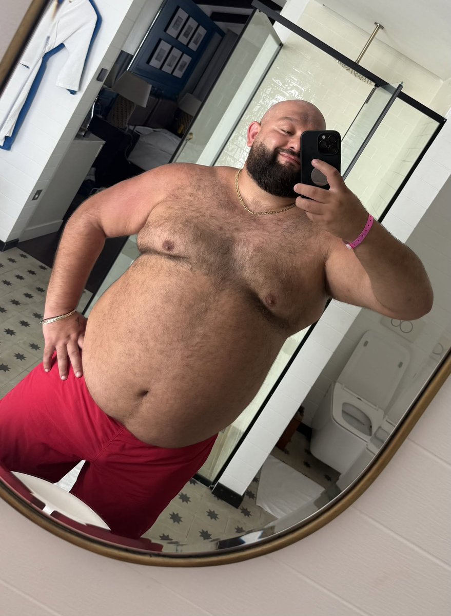 DADDYbearKHALED's tweet photo. To everyone complaining about my weight: I’m down 24 lbs of fat, up 9 lbs of muscle, and still getting bigger. 🐻
I like being big. I want to be big. And I’m happy with myself.😘 https://t.co/S7Bl9IOKjL