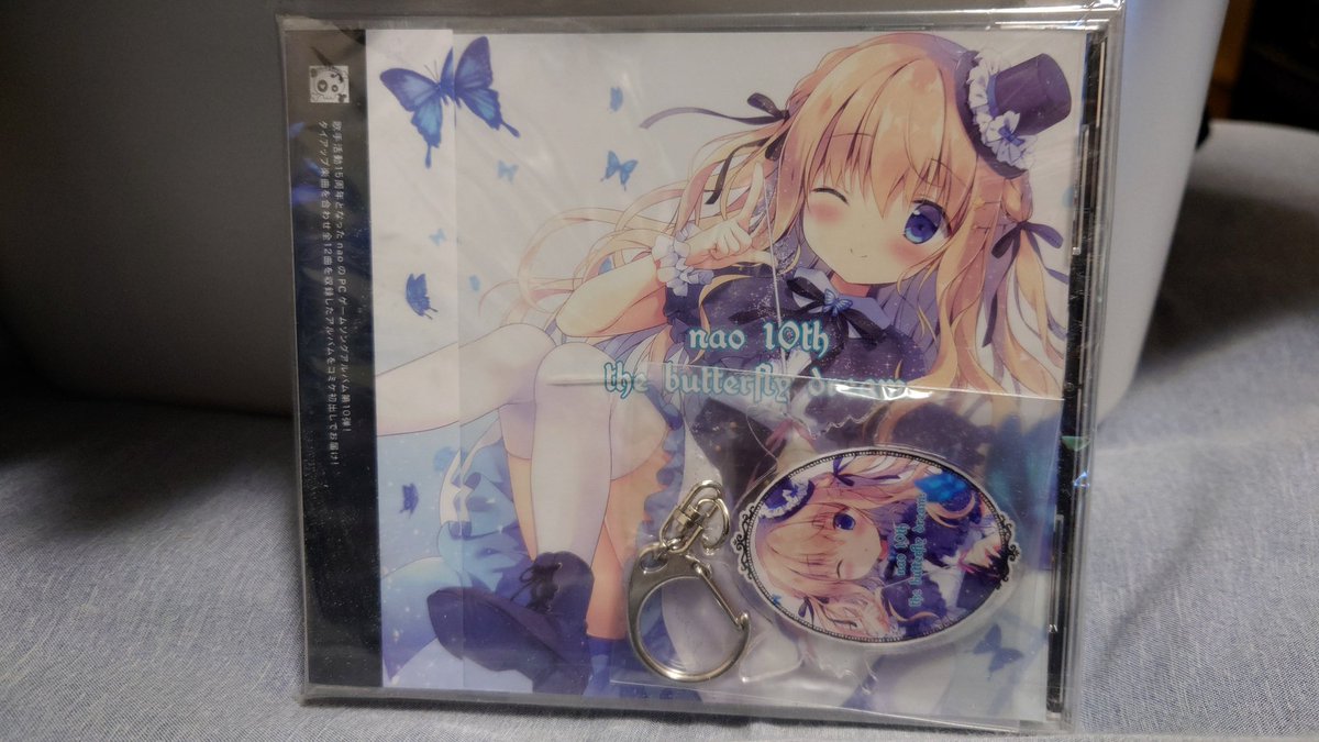 magic_a_ride's tweet photo. 昨日ドクさんとnao10thが買ったはずなのに見つからないって話してたけどなんとか発掘した！
探す過程でone×oneが3つ出てきてひっくり返ったｗｗ
この前サインもらうために買って2つになったもんだと思ってた… https://t.co/LpFfS48P5H