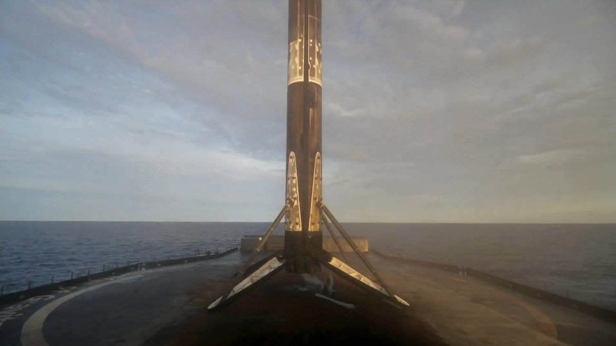 booster_10's tweet photo. B1067 has become the first booster to launch and land 35 times. https://t.co/QFHWNp0fHy