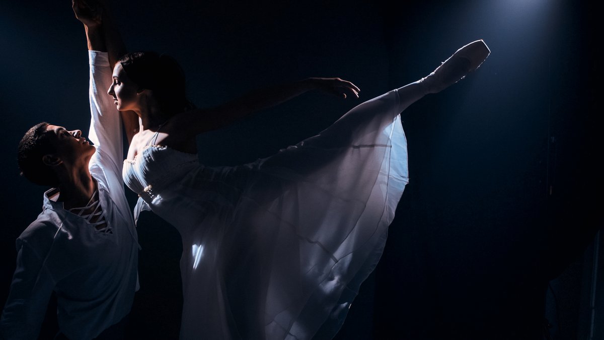 PFCantabria's tweet photo. 🩰 Cada #programación tratamos de traeros lo más destacado del panorama nacional e internacional, también lógicamente para nuestro ciclo de #danza y siempre buscando la combinación perfecta entre el #ballet clásico y lo más moderno y #contemporáneo 😏👌 #gracias 🥰 https://t.co/8QLJh9V0c6