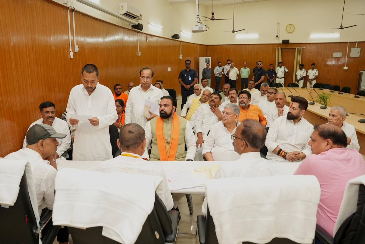bjpsantoshpatel's tweet photo. (1/2)
बिहार विधान परिषद द्विवार्षिक निर्वाचन 2026 हेतु एनडीए समर्थित सभी प्रत्याशियों को हार्दिक बधाई एवं उज्ज्वल भविष्य के लिए शुभकामनाएँ।
आपका अनुभव एवं नेतृत्व बिहार के विकास को नई गति प्रदान करेगा।
#MLCElection2026 #Bihar #BJP #BJPBihar #BJPRohtas #Kargahar #Sasaram #Rohtas https://t.co/QdWRmKqQEc