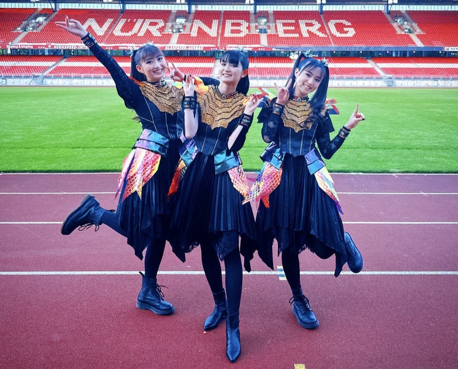 wellnowhuman's tweet photo. これ、三姫写真としてはものすごく秀逸で、可愛さ・暖かさ・柔らかさ・親密さが溢れだしていて、幸せな気分になる
ありがとう！ベビメタ最高！
#BABYMETAL https://t.co/8DwWAU96BY