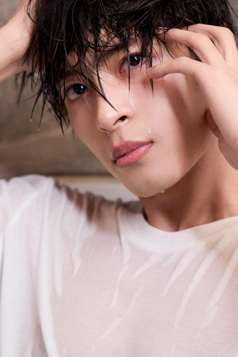 anzupricot's tweet photo. how could he managed to look so heartbroken and yet so sexy... what the hell. what a beauty 😭 https://t.co/pIHqZzsVeY