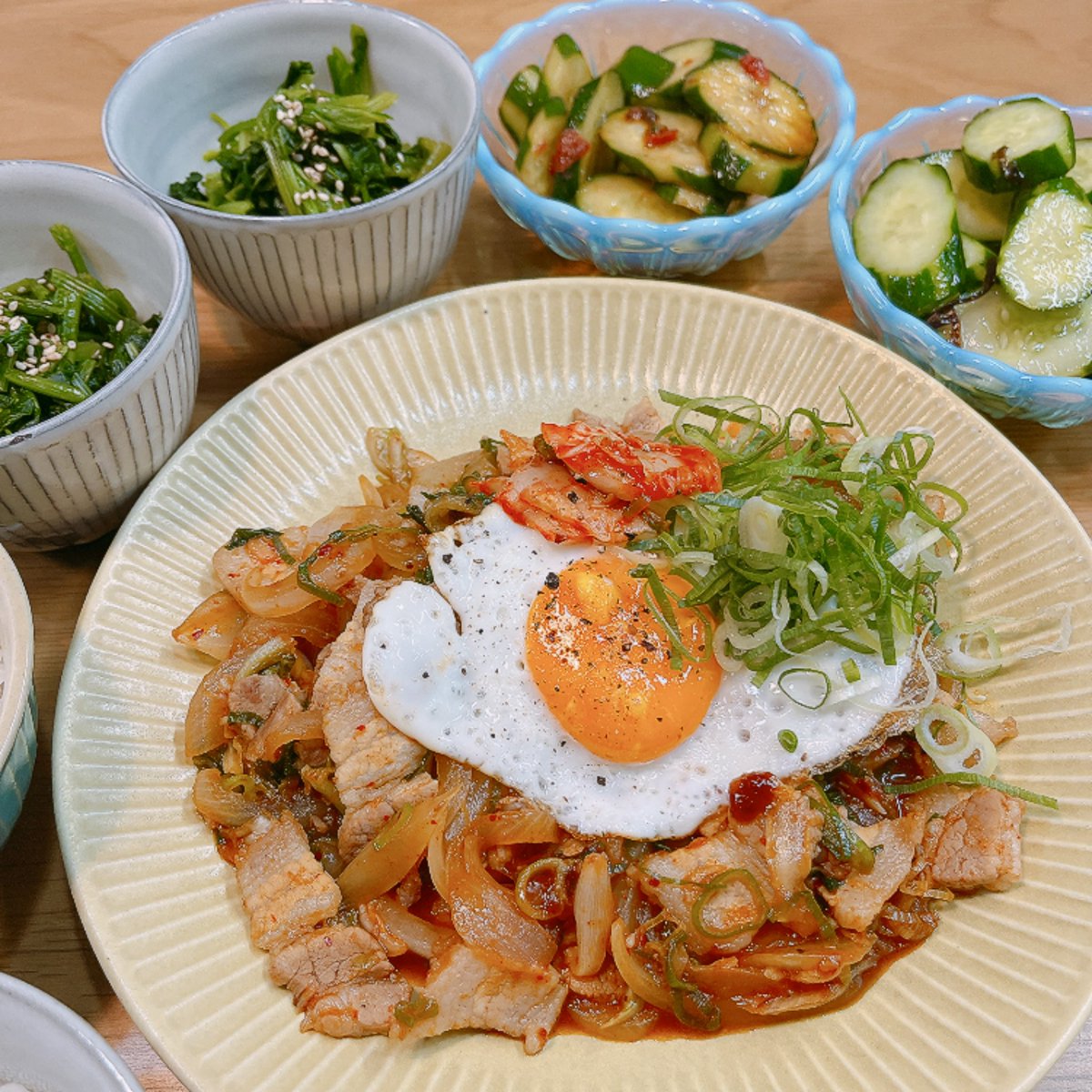 gohan_orange1's tweet photo. 豚キムチ🍳
ほうれん草のおひたし
梅と醤油きゅうり
胡麻油と塩昆布きゅうり
#おうちごはん
#全部美味しい https://t.co/1CRSHb2mI9