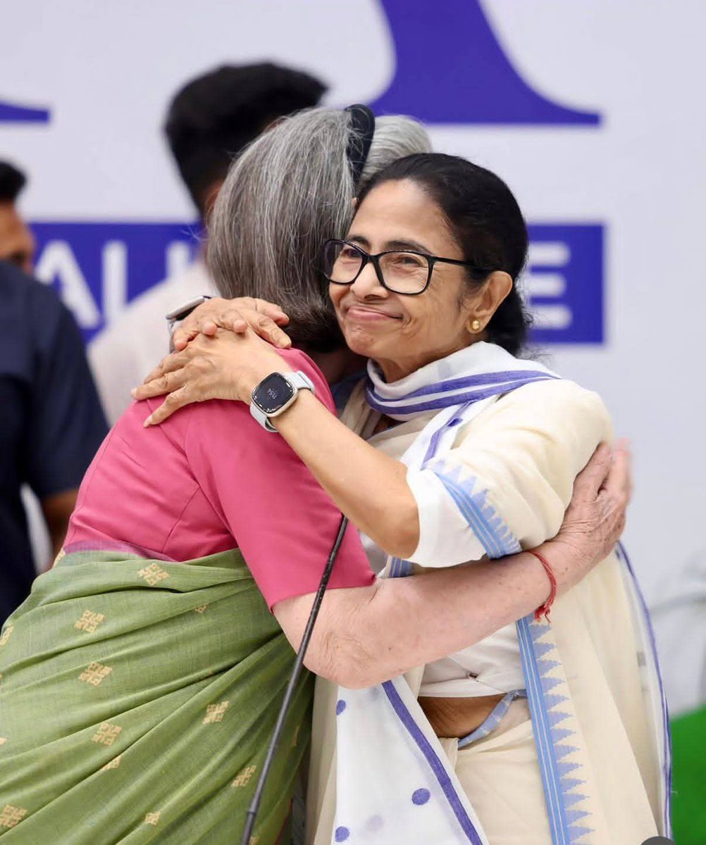 AITCITwing's tweet photo. Glimpses from the INDIA alliance meeting in Delhi.

Leaders of 23 opposition parties have come together, united by a common goal to build a collective strategy to defeat the BJP and bring change to the country. https://t.co/qbz6CPu8ae