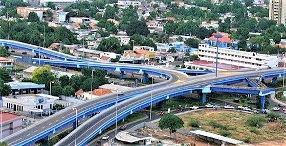 MarioBuffone70's tweet photo. DISTRIBUIDOR LAS DELICIAS. #Maracaibo, #Zulia. Fue puesto en servicio el 12 de noviembre de 1988, en tiempos del presidente Jaime Lusinchi. Conecta la Circunvalación Nº 1 con la avenida Las Delicias. #ObrasDeLaDemocracia https://t.co/Cbeho2RJaK