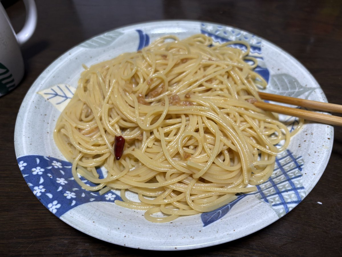 Utsuno_'s tweet photo. 虚無ペペロンチーノ
冷蔵庫何もないし、こんなんでええ。でも、味付けはしっかり。 https://t.co/MwnTDeNqu0