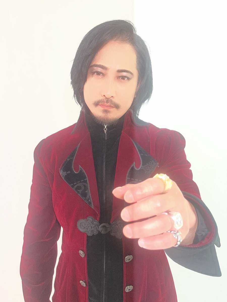 dragon_k0102's tweet photo. 今日は朝から腰やった…
安静中…久しぶりにデカイのきた😭
昨日は
＃トナツバ 
殺陣振り付け！戦うよ〜🍺
https://t.co/0dp7rPF3ir

＃イデアの墓標 
https://t.co/0gjUBSad3l
今回のビジュアル🍻

どちらも劇場でお待ちしてます
とりあえず腰…なおす…🍶

＃酒竜神 https://t.co/zaucB1hvUI