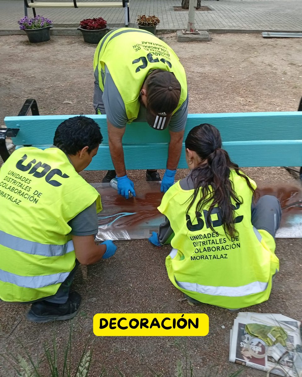 udcmoratalaz's tweet photo. 🪑🌿 Hemos recuperado varios bancos deteriorados mediante labores de restauración de la madera adaptando su acabado a la estética del entorno.
🎨 Además, los hemos decorado con motivos de la naturaleza para hacer el espacio más agradable, acogedor y atractivo. https://t.co/O5mWM2BW9v