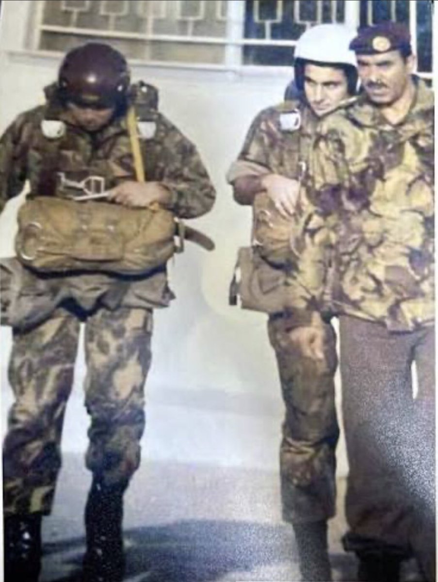 JordanianTribes's tweet photo. اول مظلـــــــــــــي (جندي أردني يتنزه في السماء)
الجندي اول مرزوق حمد عبد الهادي المجارمه
اول مظلي وأول مدرب  قفز وأول إشارة  وجناح مظلي  ..
وأول عسكري يُبعث لأمريكا للتدريب برتبة جندي اول

+ https://t.co/lKE2Lk7i4Z