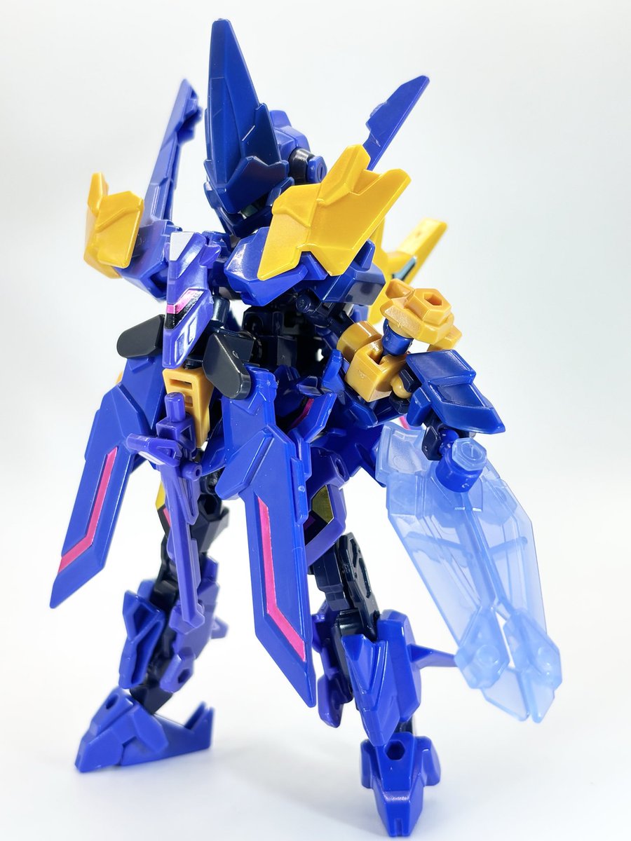 9ytEsT56sMVm9jn's tweet photo. EXEシステム発動状態
ガッツ形態、ソード形態 https://t.co/nlqt4ifkXY