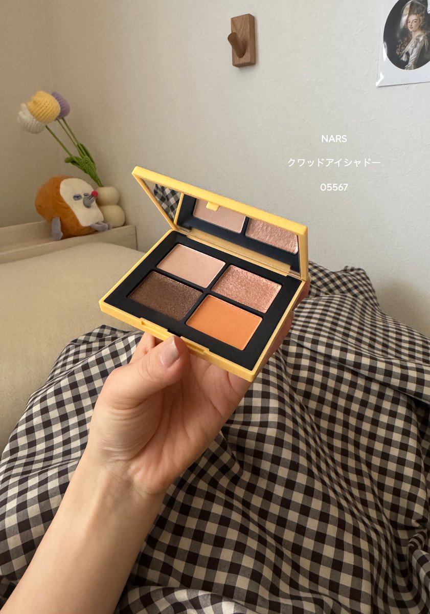 tyimo__01's tweet photo. NARSの新作アイシャドーとリップが可愛過ぎた〜！🫶🏻✨
涼しげな印象になるリップは夏にぴったりで透明感がニュアンスチェンジになる💄
オレンジアイシャドウはラメが細かくて大人っぽくなる👩🏻

2つとも上品な色合いでお気に入り♡

【PR】【NARS】 https://t.co/wgQTV1EUy5