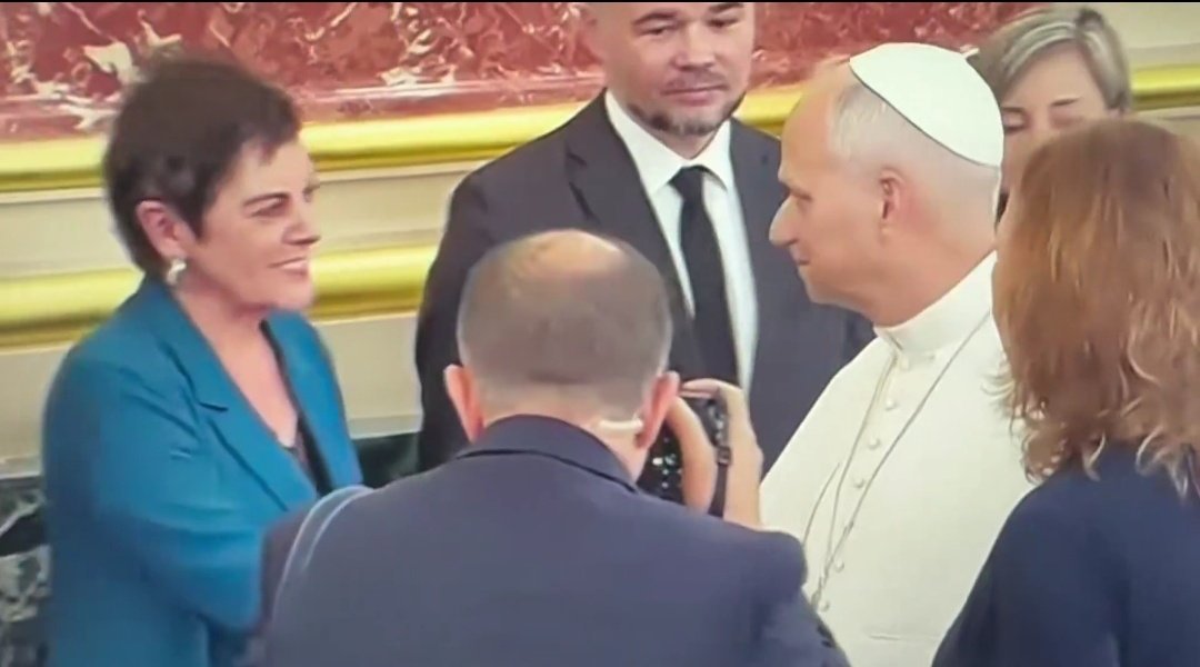 lgimenezbalmori's tweet photo. Dicen que San Juan María Vianney (Santo cura de Ars), veía al diablo entre los que hacían cola para confesarse con él. Hoy el Papa León XIV ha vivido una experiencia semejante en el Congreso. https://t.co/6BK5yOedyf