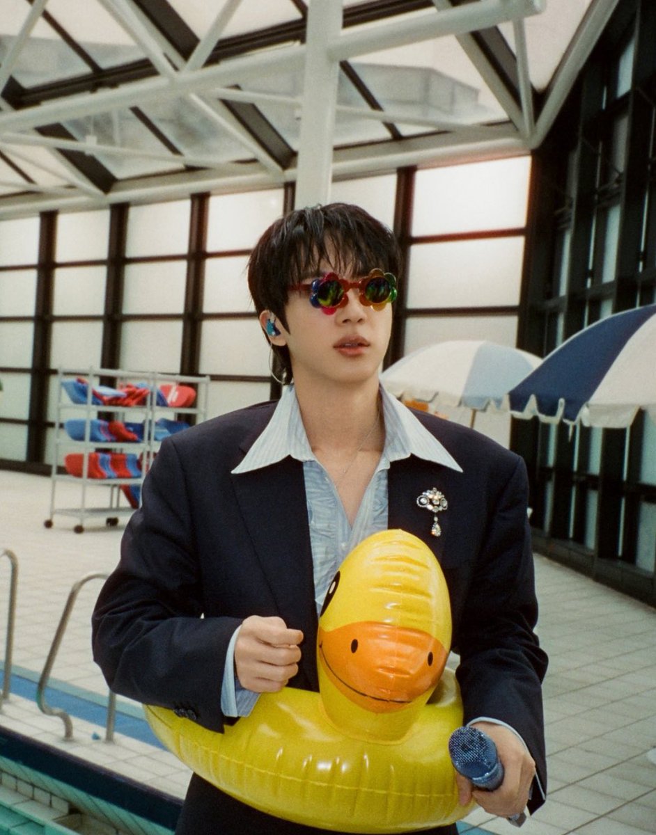 jinsneckmole's tweet photo. I love it when seokjin is a little silly because otherwise the world will burn due to his hotness https://t.co/SL0okC9JfT