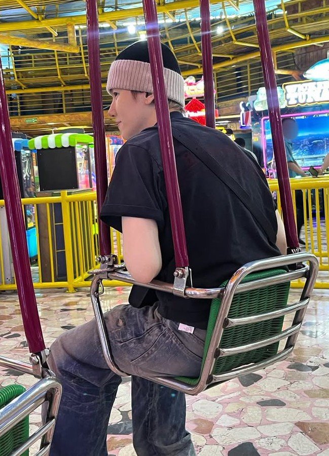 llloooyeebabe's tweet photo. i remember when op spotted Baekhyun's and team at Gancit (Gandaria City Mall) in South Jakarta ㅠㅠ

op fancam                    Baekhyun dump https://t.co/8JAgFBl1k6
