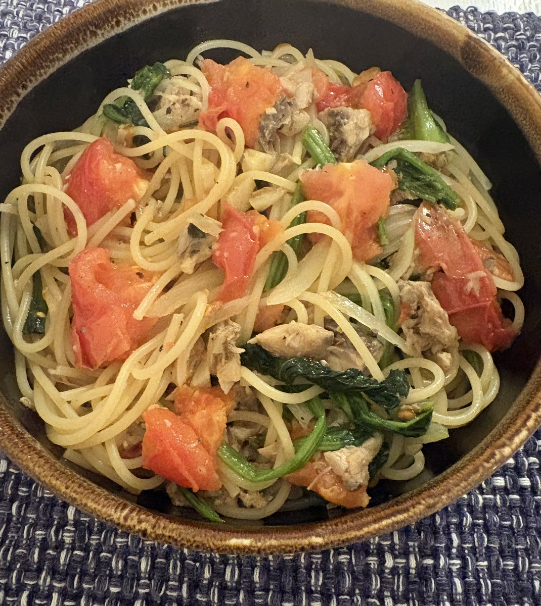 CMBottle's tweet photo. サバ缶とトマトのパスター！見た目は悪いが美味いぞ！ https://t.co/mBN5s07b2Z