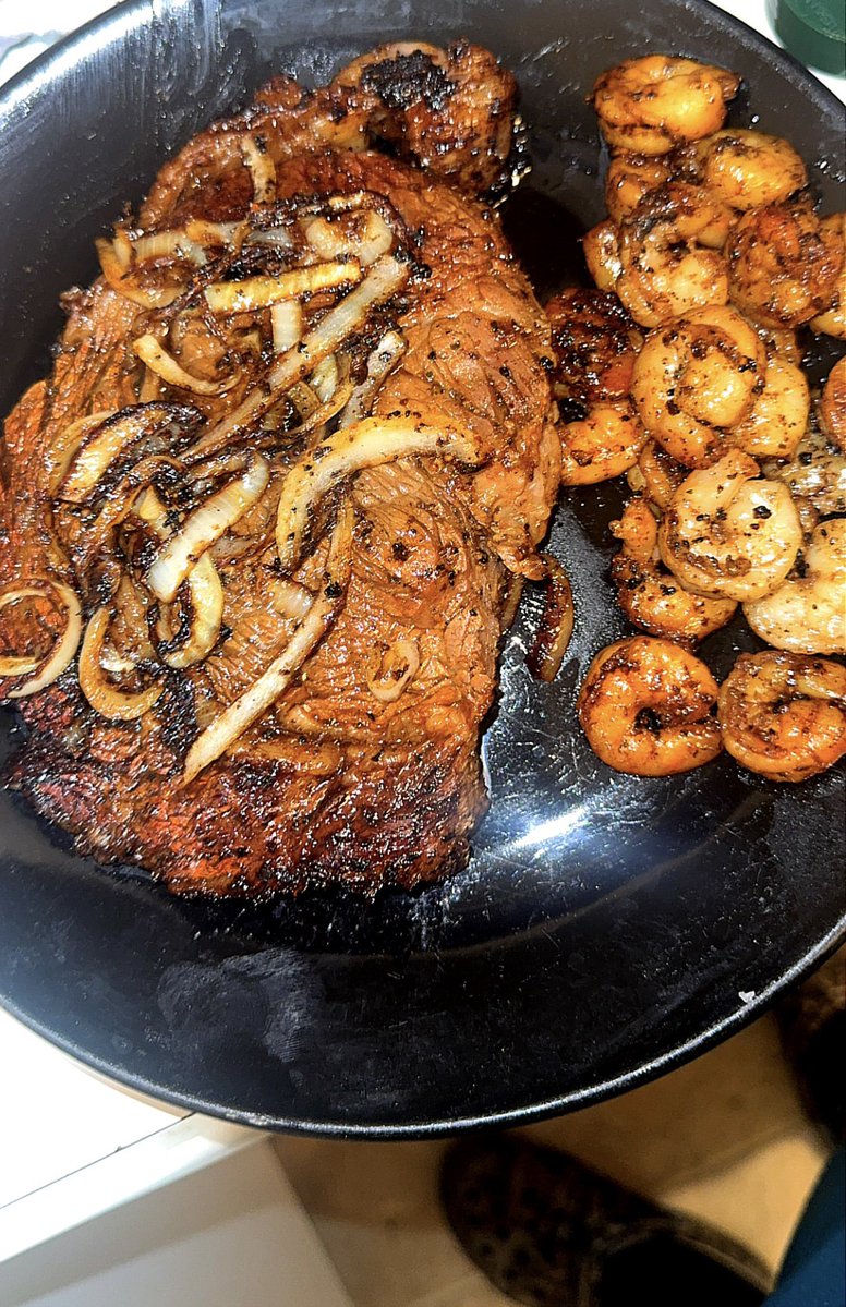 jetlifebee's tweet photo. Paid $26 for this steak and cooked it to perfection 🤧 https://t.co/3ZaWWr4BPz