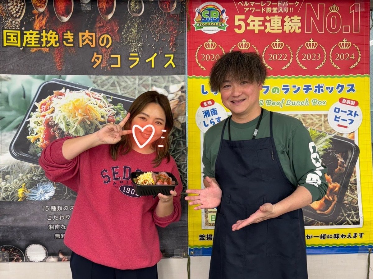 KitchenKanaloa's tweet photo. 【ケータリングのお知らせ📣】
現在放送中の #銀河の一票 の撮影現場にケータリングで伺いました。
以前 #フェイクマミー のケータリングで野呂さんが召し上がってくれたのですが、美味しかったと制作会社を伝ってカナロアを探して連絡をくれました🥺
初めて経験でとても嬉しかったです！！
フェイクマミーの時に2種類のお弁当を用意しましたが、両方食べたいと言っていただき全部乗せをご用意したので今回も全部乗せで🍖🐟🐙
ドラマはいよいよ終盤...
色々考えさせられるし勉強になるドラマですがどっぷりハマっております！
本日22時〜
#野呂佳代 さん
#黒木華 さん
ありがとうございました🙇‍♂️🙇‍♀️
※メイク前だったので...