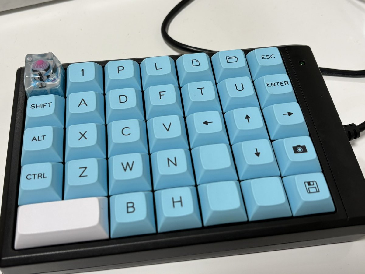 ということではるばるアメリカSignature Plasticsのキーキャップが届い
