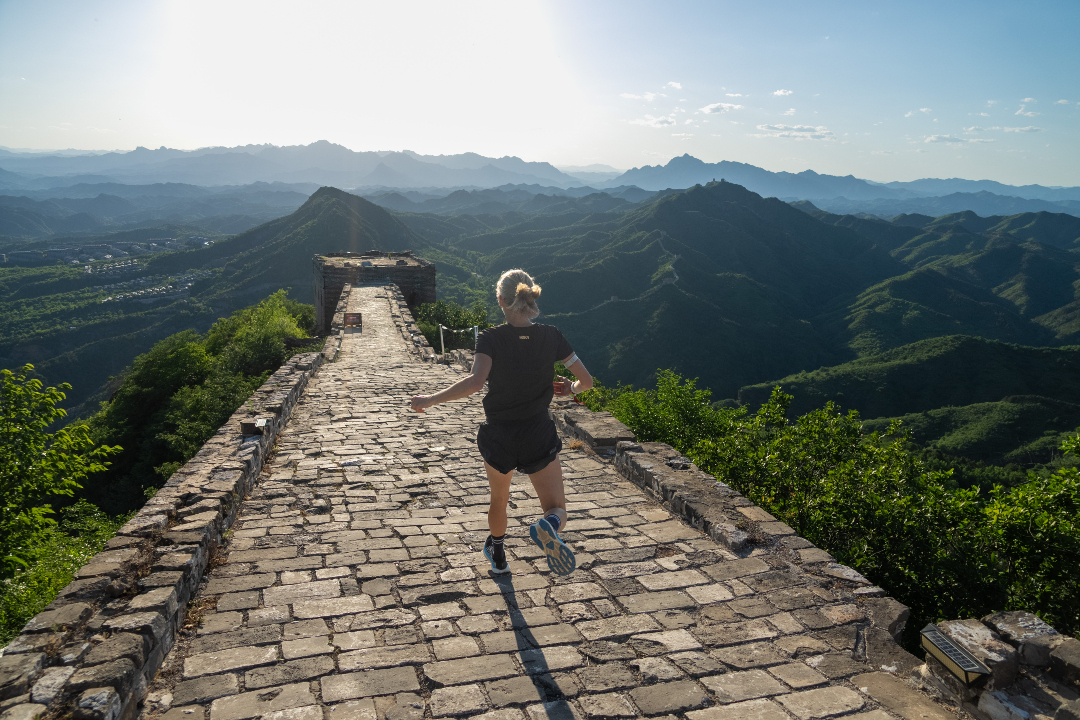 djclark's tweet photo. @eszter.csillag prepares for the Simatai 100 race along the Great Wall. She went on to win the 50 km race. https://t.co/btaEl6Sz3a
