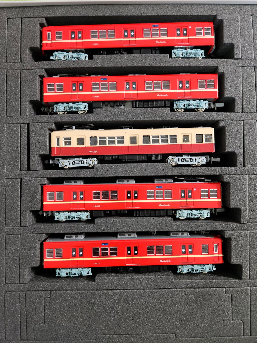 makomo3298's tweet photo. 京成3220編成+新京成204号車、1991年5月24日の姿、完成しました。
クーラーとアンテナはGM製に交換、前面ライト類はイズムワークス製を取付準備しています。 https://t.co/notzPLMnoL