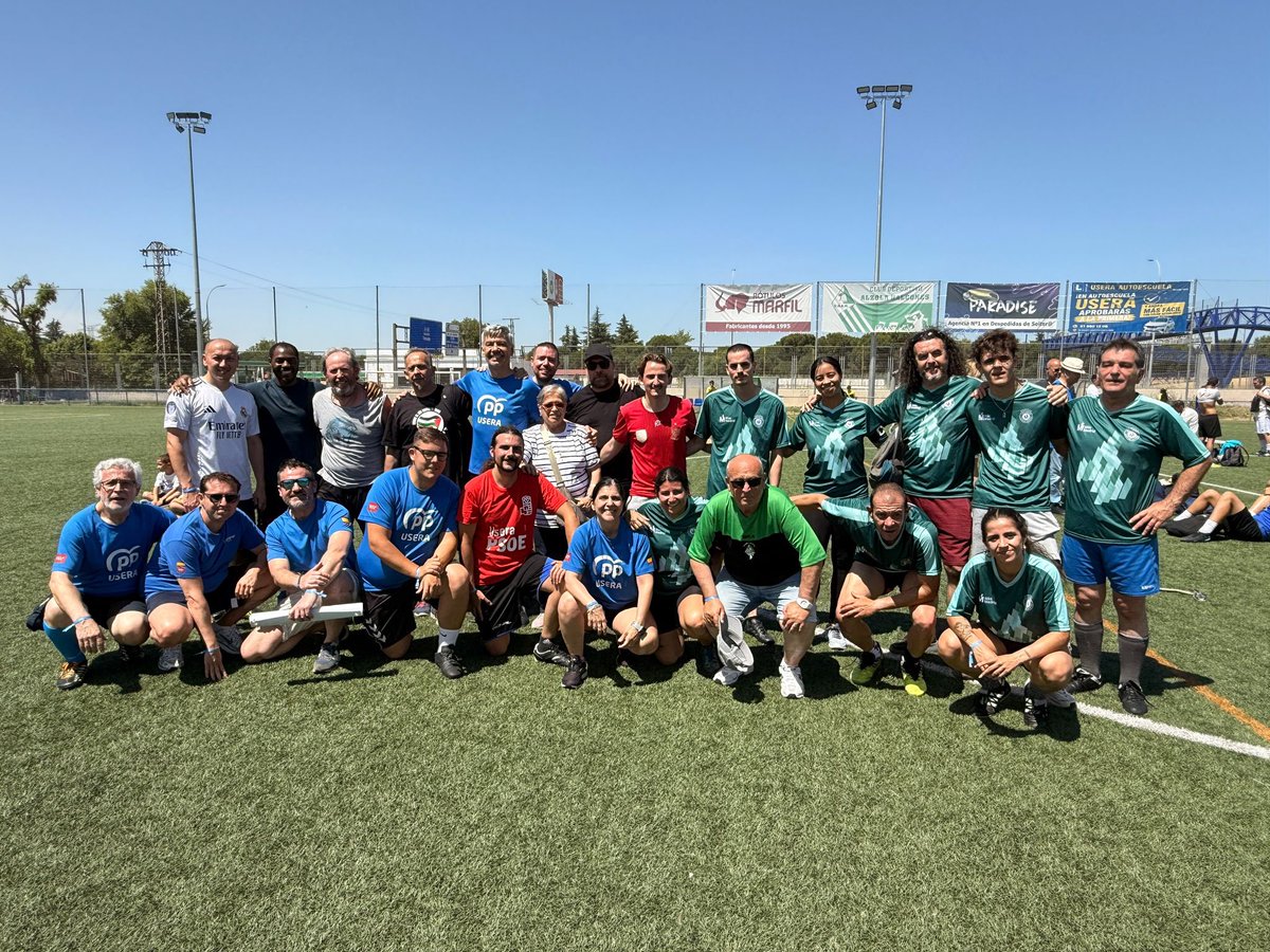 CDAlzola's tweet photo. 𝑩𝑨𝑻𝑨𝑳𝑳𝑨 𝑽𝑺 𝑨𝑼𝑻𝑰𝑺𝑴𝑶🧩⚽️

Tras ello tuvimos unos auténticos partidazos entre partidos políticos a los que se unieron @ppopular_usera , @psoe_usera y @MasUsera  donde nos enseñaron que lo único que dominan no es la política⚽️✍️ https://t.co/V6dxbKZSDJ