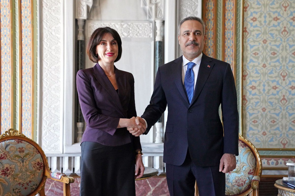 MakaB__'s tweet photo. Honoured to meet with @HakanFidan, Foreign Minister of 🇹🇷, today on the sidelines of the 10th Trilateral #Ministerial Meeting in #Istanbul. We exchanged views on bilateral cooperation and reaffirmed our commitment to further strengthening the strategic partnership between 🇬🇪 & 🇹🇷 https://t.co/xIjC0ySHJU