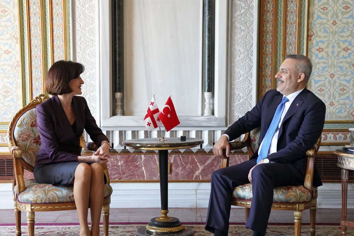 MakaB__'s tweet photo. Honoured to meet with @HakanFidan, Foreign Minister of 🇹🇷, today on the sidelines of the 10th Trilateral #Ministerial Meeting in #Istanbul. We exchanged views on bilateral cooperation and reaffirmed our commitment to further strengthening the strategic partnership between 🇬🇪 & 🇹🇷 https://t.co/xIjC0ySHJU