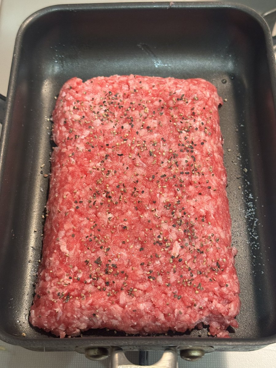 inadashunsuke's tweet photo. 学生ステーキを焼いていきます https://t.co/IJcLBp3y02