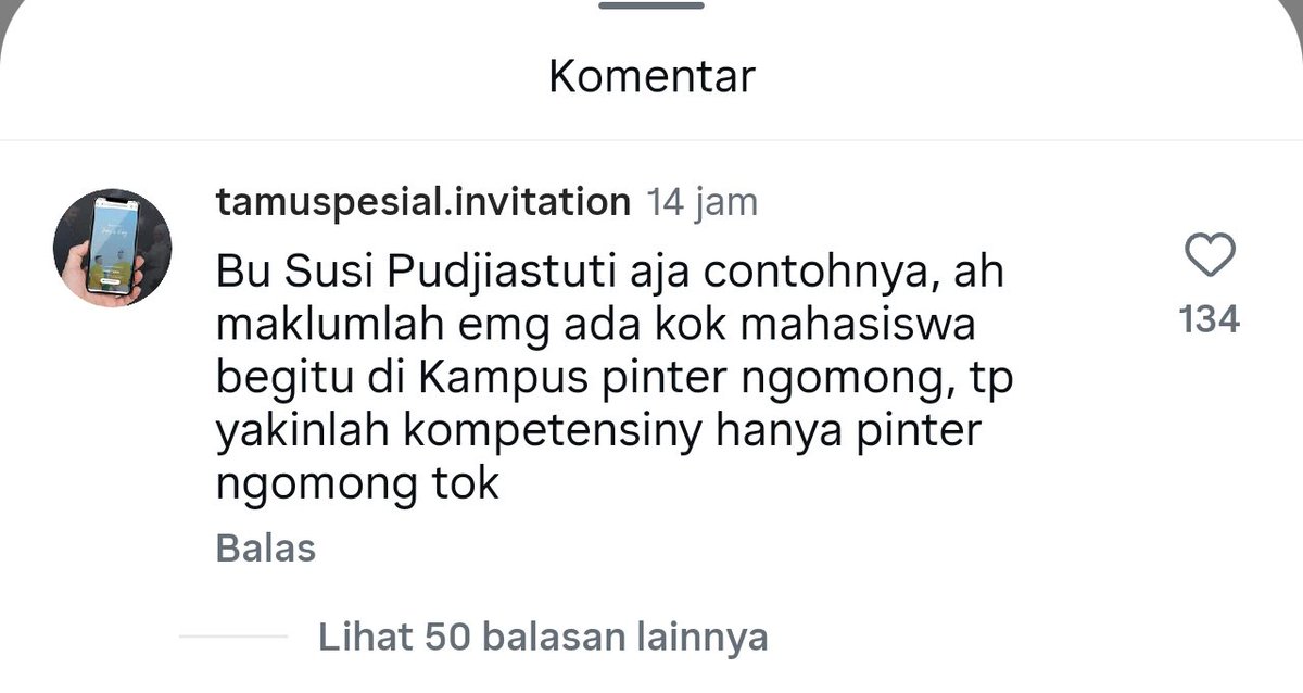 menuembegejelek's tweet photo. Perkenalken, ini adalah hobi baru kami di saat senggang: randomly menemukan unggahan akun buzzer pemrentah, cek kolom komentar, lalu memburu akun yang membela opini akun tsb. Klik akunnya, cek following, lalu mengucap,

"Oalah, pantesan. 🙂"

Wkwkw https://t.co/BPo9aZukOT