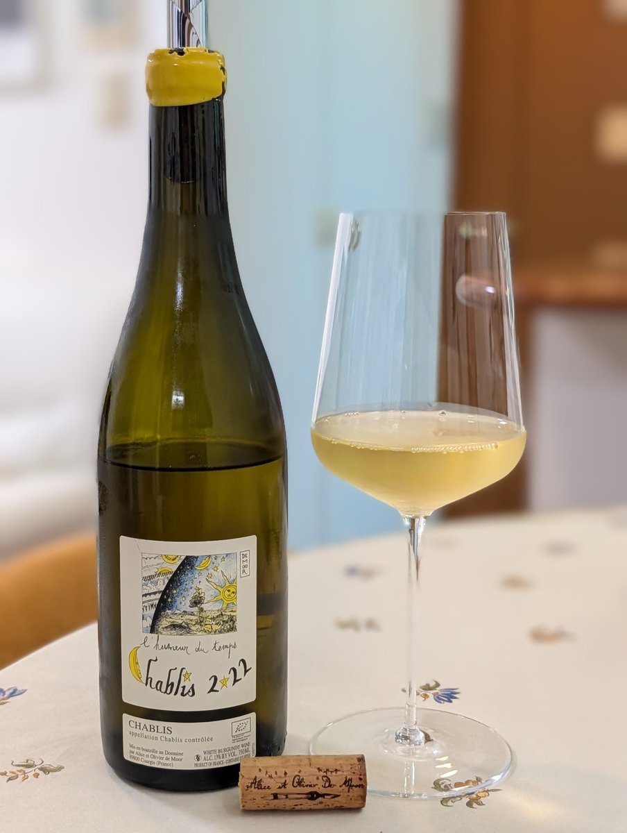 guitvin's tweet photo. Alice et Olivier de Moor 
L'Humeur du Temps Chablis 2022
柑橘、レモン、火打石、蜜など
果実は透明感、瑞々しさがありつつややリッチ
酸は穏やかでじんわりと余韻に広がる
バランス良くとても美味しい
素晴らしい https://t.co/RXN3OO8Fcy