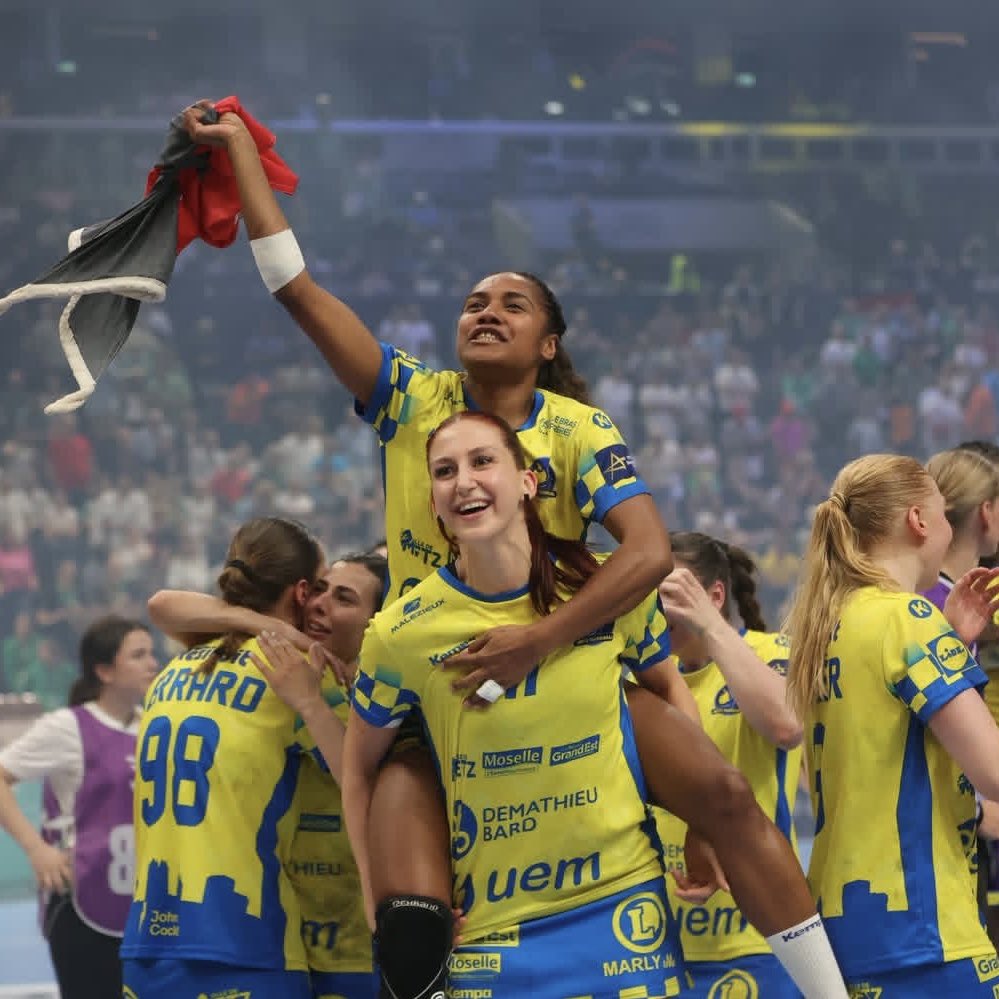 GrosdidierMetz's tweet photo. 🤾♀️🏆🇪🇺 Le rêve est devenu réalité. Metz tient cette coupe tant espérée. Les #Dragonnes sont Championnes d’Europe !
💪🏻 Quelle fierté pour la @VilledeMetz , @EuroMetroMetz , le @MoselleCD57 et la @regiongrandest !
#metz @MetzHandball https://t.co/aXoGEPnAbq