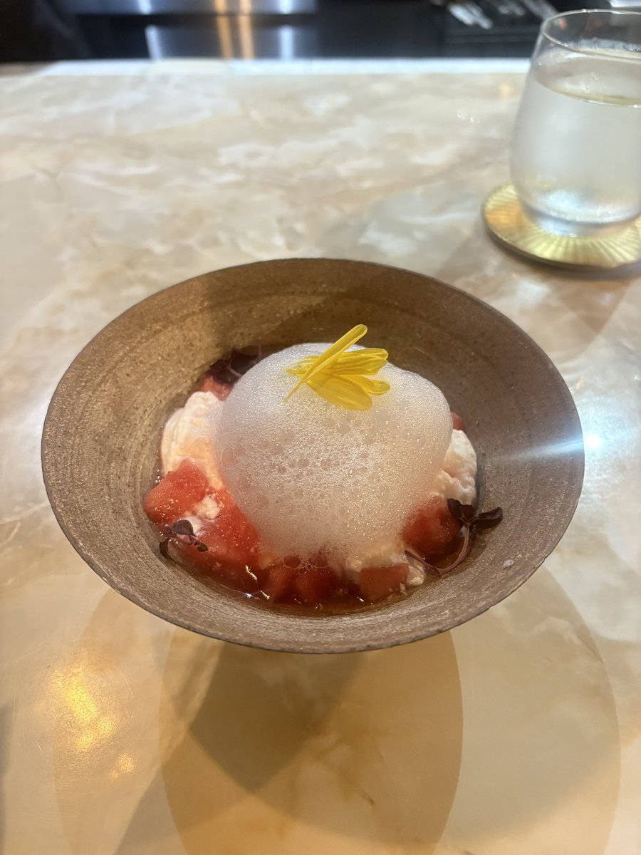 sweetscreator's tweet photo. 🍴京都 西洋茶屋 山本

アヴァンデセール 西瓜と赤紫蘇のデザート
グランデセール チェリーのミルフィーユ https://t.co/xkjEJki65O