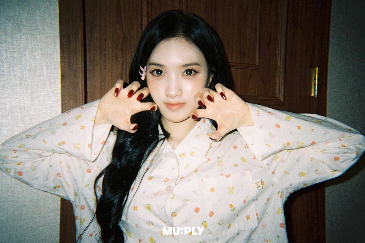 MUPLY_PLAYLIST's tweet photo. @triplescosmos #돌들의침묵 | @triplescosmos
˗ˋˏ헐ˎˊ˗ 돌침 수련회에 트리플에스 완전체 옴
이게 진짜 K-수련회의 맛이지...
트리플에스 방에 교관 몰래 놀러오실 분 ><

𝟲/𝟭𝟯 (토) 𝟴𝗣𝗠 돌들의침묵 트리플에스 편
MUPLY에서 확인하세요✨
#트리플에스 #tripleS #Baby_Flower https://t.co/KU7SdSSFio