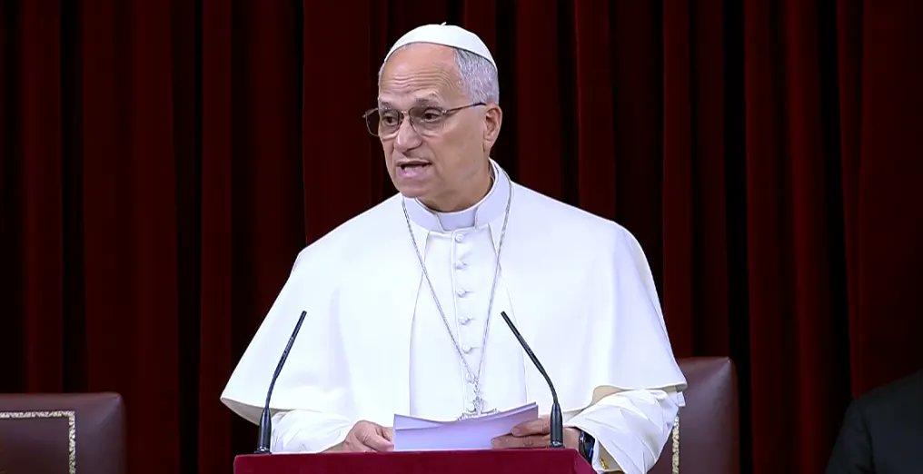 RafaelDomingoO1's tweet photo. Como jurista, me quedo con una frase del discurso del @Pontifex_es  en el @Congreso_Es  que debería enmarcarse en cada parlamento: "Una ley no alcanza su verdadera grandeza por el mero hecho de haber sido formalmente aprobada; la alcanza cuando puede comparecer ante la dignidad de la persona y salir de ese examen sin avergonzarse".