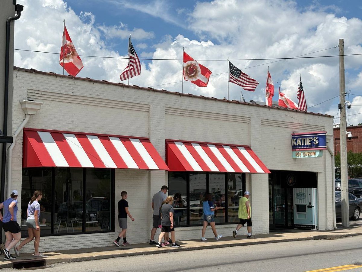 trad_west_'s tweet photo. Catholic Ice Cream shop in Tennessee decorated their building with Sacred Heart of Jesus flags for the month of June. https://t.co/YCr45GF8Oc