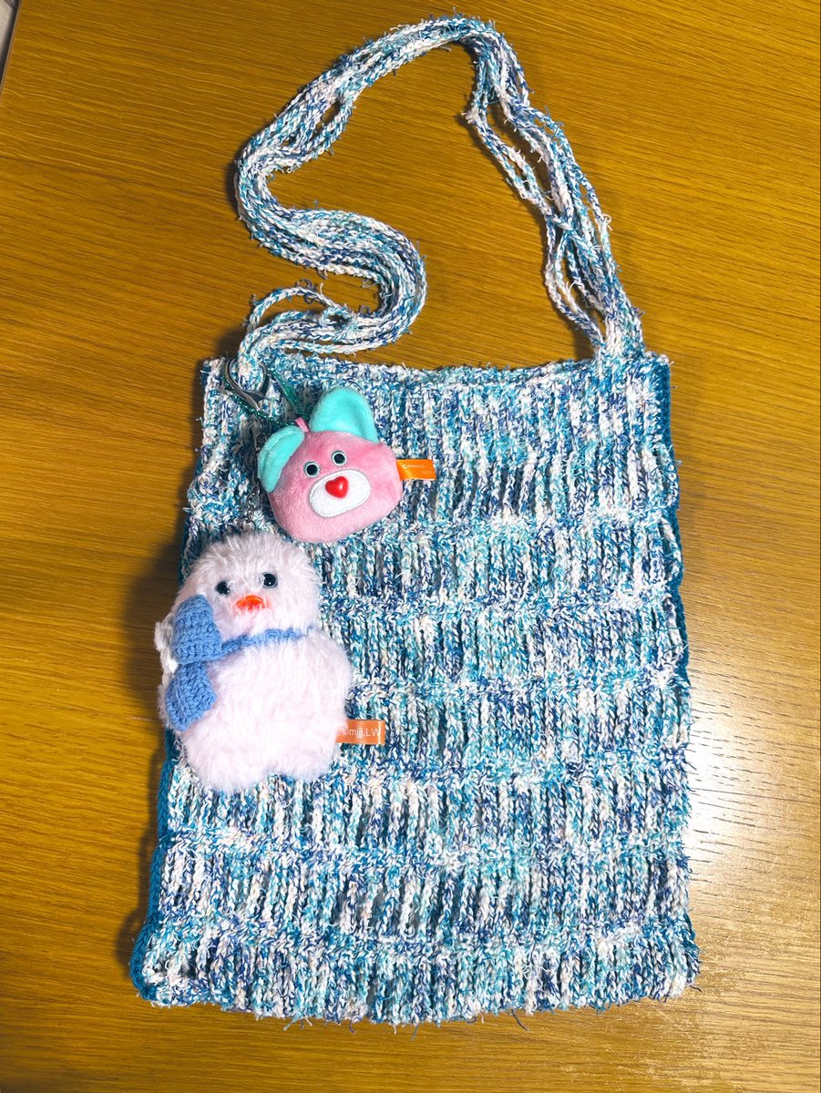 da_da_dattsu's tweet photo. チェーントートバッグ編みました！！
使用糸はキャンドゥのリンジー🧵
デザインが可愛い！！糸も可愛い！！
トートバッグはいくらあってもいいもんね
#かぎ針編み https://t.co/syfGf67zD1