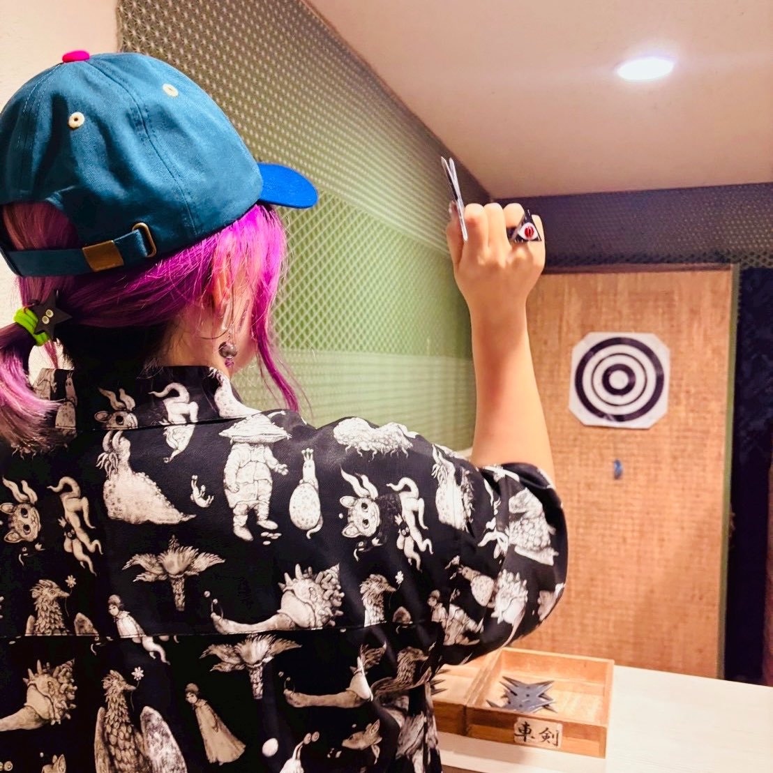 roosterpools's tweet photo. 忍者武器ミュージアム🥷
いろんな武器があってテンション上がる〜いつか撒菱と手甲鉤を手に入れたいと思っている🥷

手裏剣も投げたぞ🥷🥷🥷 https://t.co/KhUpXCl1X2