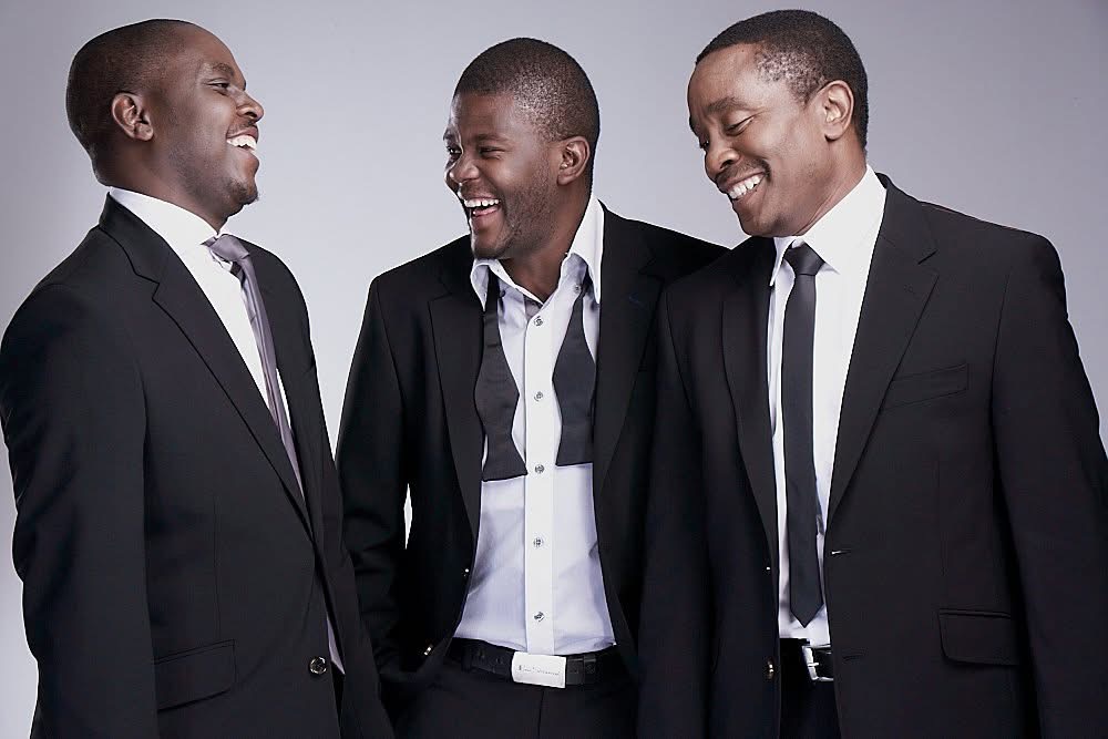 mznswkpd's tweet photo. Meshack Mavuso, Motlatsi Mafatshe & Vusi Kunene pose during Isidingo photoshoot. (2011)
πΈ: #PomegranateMedia
#Isidingo
#IsidingoTheNeed https://t.co/DIOKdekch8