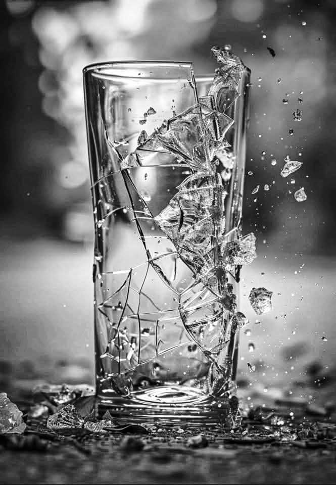 awad_awadalsayg's tweet photo. ☕ *#قهوة_الاثنين*☕🎈 
    "ما تعجز عن بناءه مرة أخري أحذر أن تكسره..'
         🎯🎯 https://t.co/l0qZwW3XxJ
